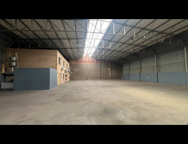 1,092M² WAREHOUSE TO LET IN SPARTAN